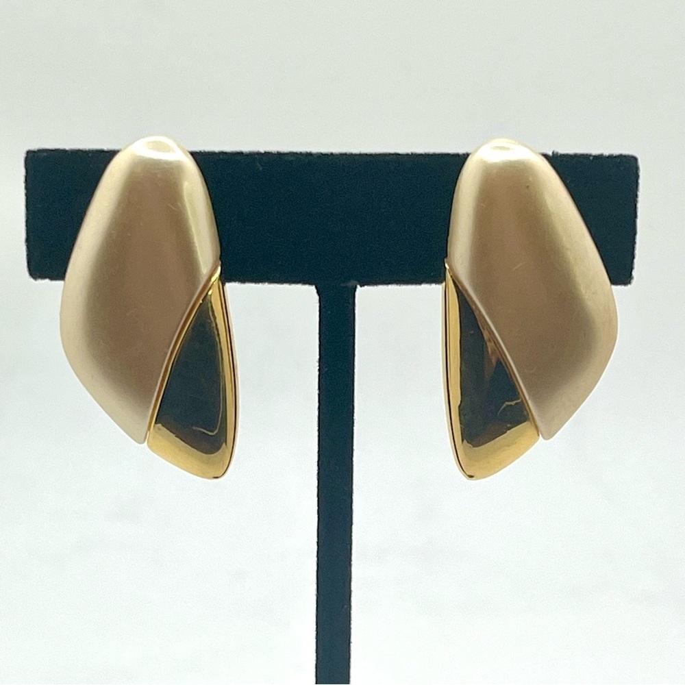 vintage napier gold tone faux pearl clip earrings